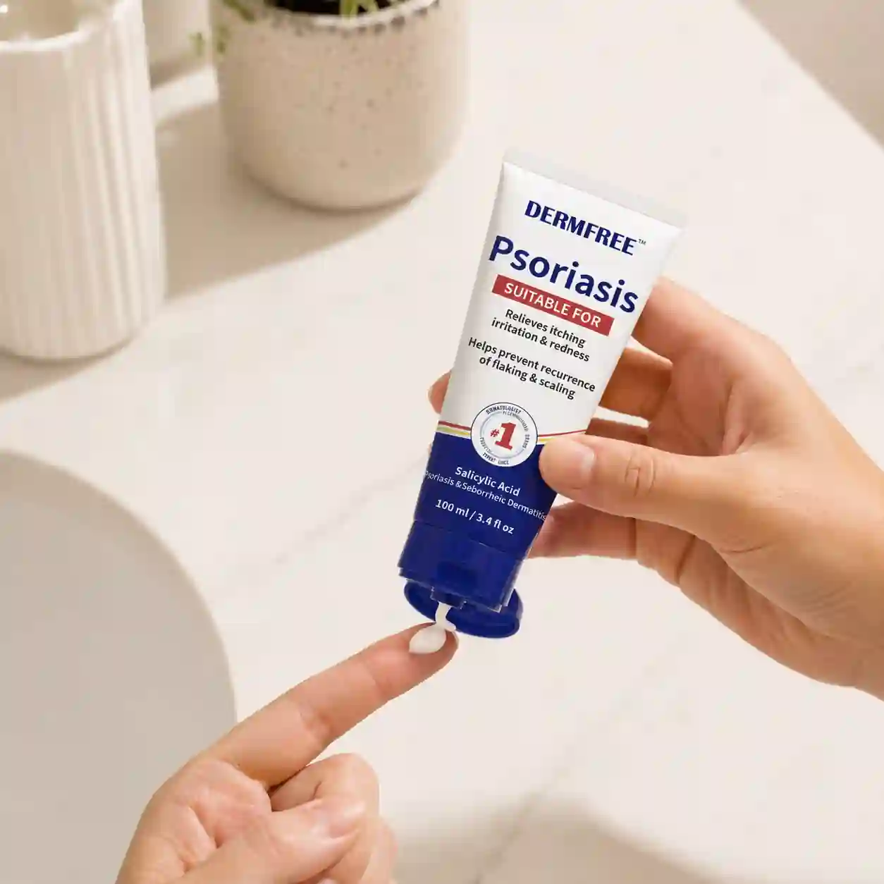 Kis mennyiségű Dermfree krém az ujjbegyen